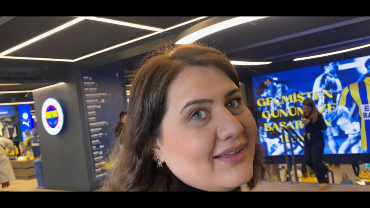 Eşim İlk Kez Kadıköy'de Fenerium'a Giriyor! | Fenerbahçe Taraftar Marketi Deneyimi! 