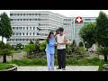 The kind young man helps the girl who saved his life walk again before she leaves the hospital alive
