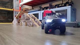 遙控車 TOYOTA TACOMA 開箱測試 蹺蹺板接高山