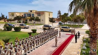 رئيس الأركان العامة، الفريق أول ركن خالد حفتر، يجتمع بوفد وزارة الدفاع المصرية بالكلية العسكرية.