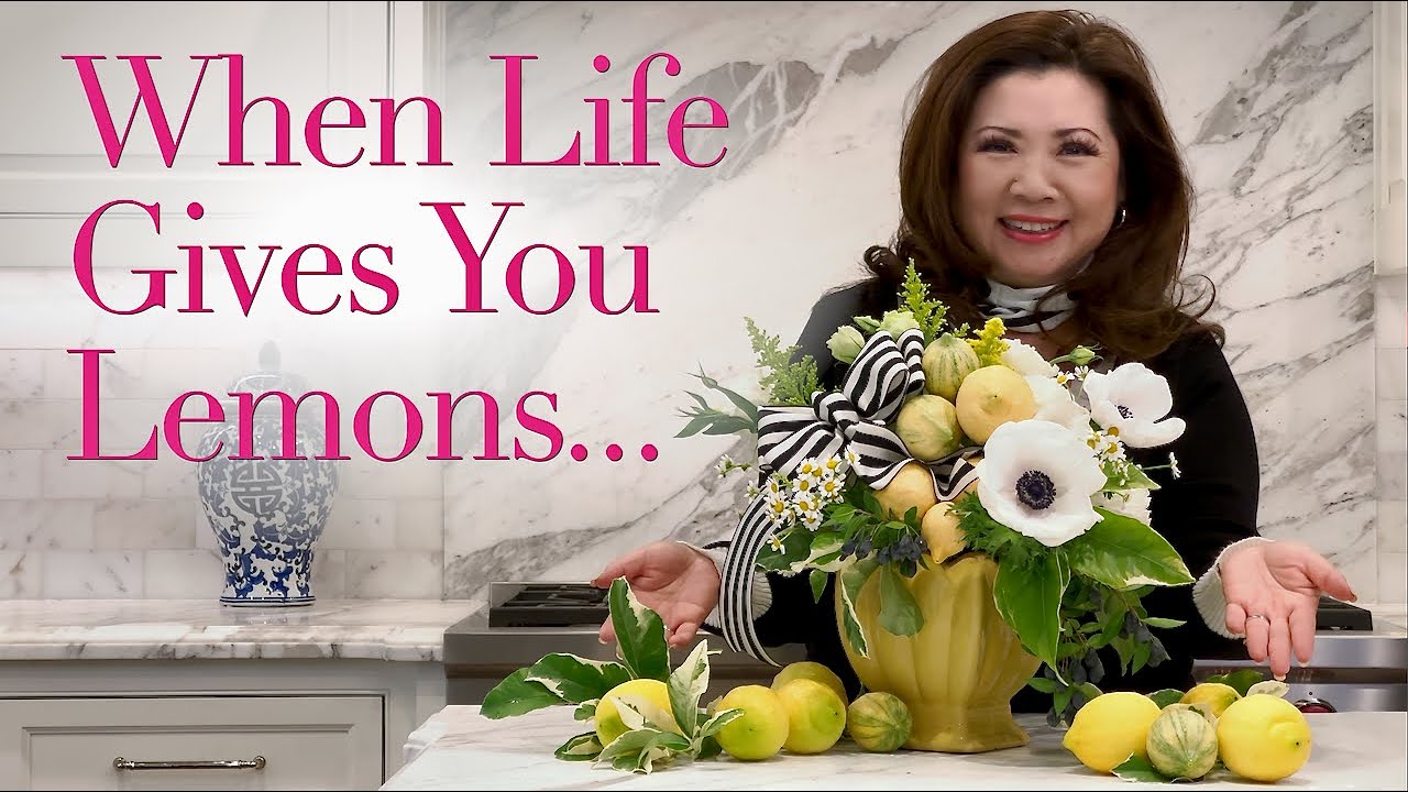 Learn to combine lemons with flowers in a whimsical arrangement #floralarrangements #floraldesign