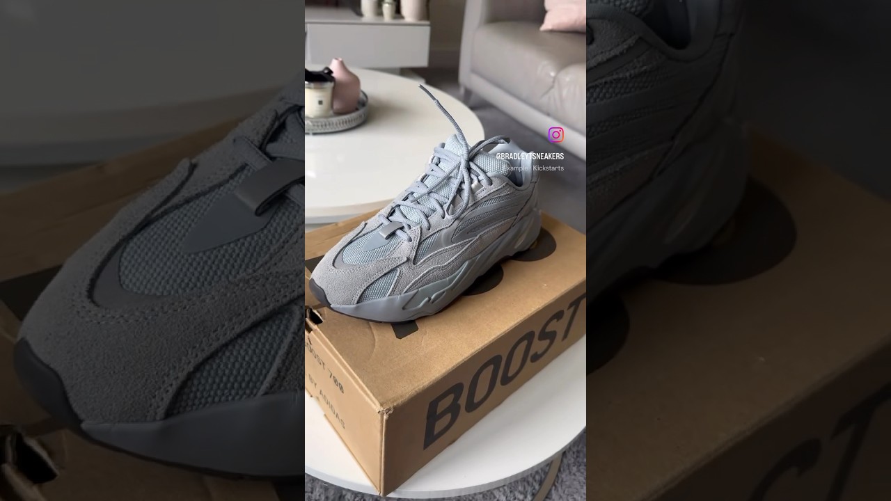 The best Yeezy 700 V2?!