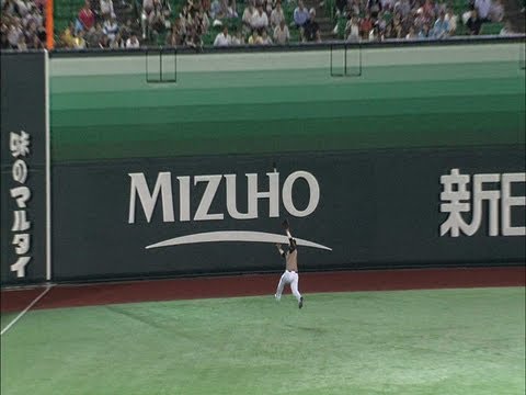 中田翔、”圧巻の好プレー”で斎藤佑樹を援護