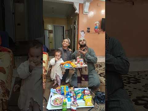 بيلم بواقي الاكل عشان ياكل هو وإخوته