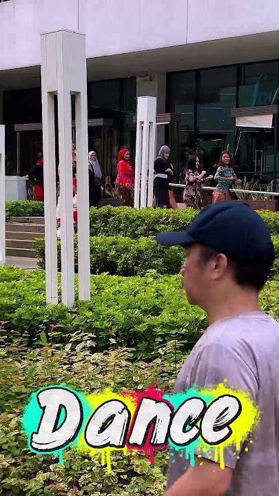 Beautiful Girls Dancing at Sarinah Mall - #sarinahmall #viral #dance