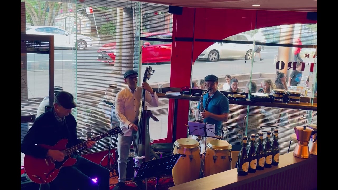 BAR QUATTRO "Without A Song" (Buescher 1936 Series 1 Tenor Saxophone)