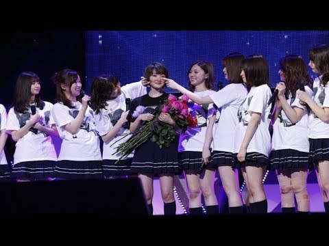 生駒里奈、卒業公演サプライズに感涙　NARUTO・両親らが手紙　AKB48曲も披露