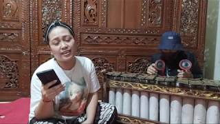   Tatin Nembang Ora Ngira Mbokya Mesem Ngimpi Podang Kuning  Karo Cah Edan