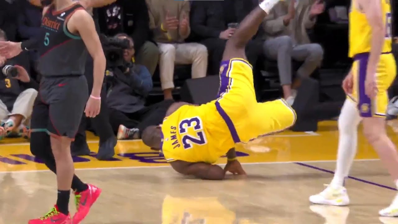 LeBron James starts rolling on the floor after getting fouled & can't stop laughing 😂😂