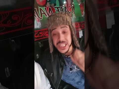 شباب طلب في الجامعه يقدمون نصيحه لمستهلكين البوفه 