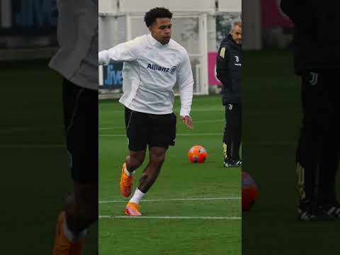Watch JUVENTUS TRAINING before Fiorentina Battle!! ❤️👊🏻 #football #soccer