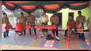 Seni Cara memainkan alat musik Melayu Riau : Gendang, Ketepak, Tetawak, Calempong, dan Gong