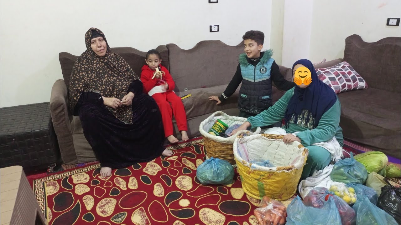 هلت علينا بشاير الخير دخلتها عليا تطمن القلب وترد الروح امى جابتلى موسم رجب وملينا البيت خير