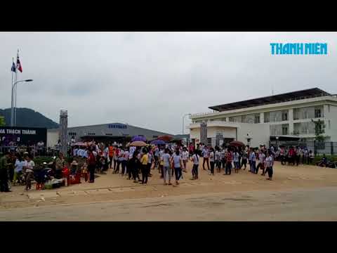 Video Gần 6.000 công nhân may đình công vì cho rằng công ty... - youtube