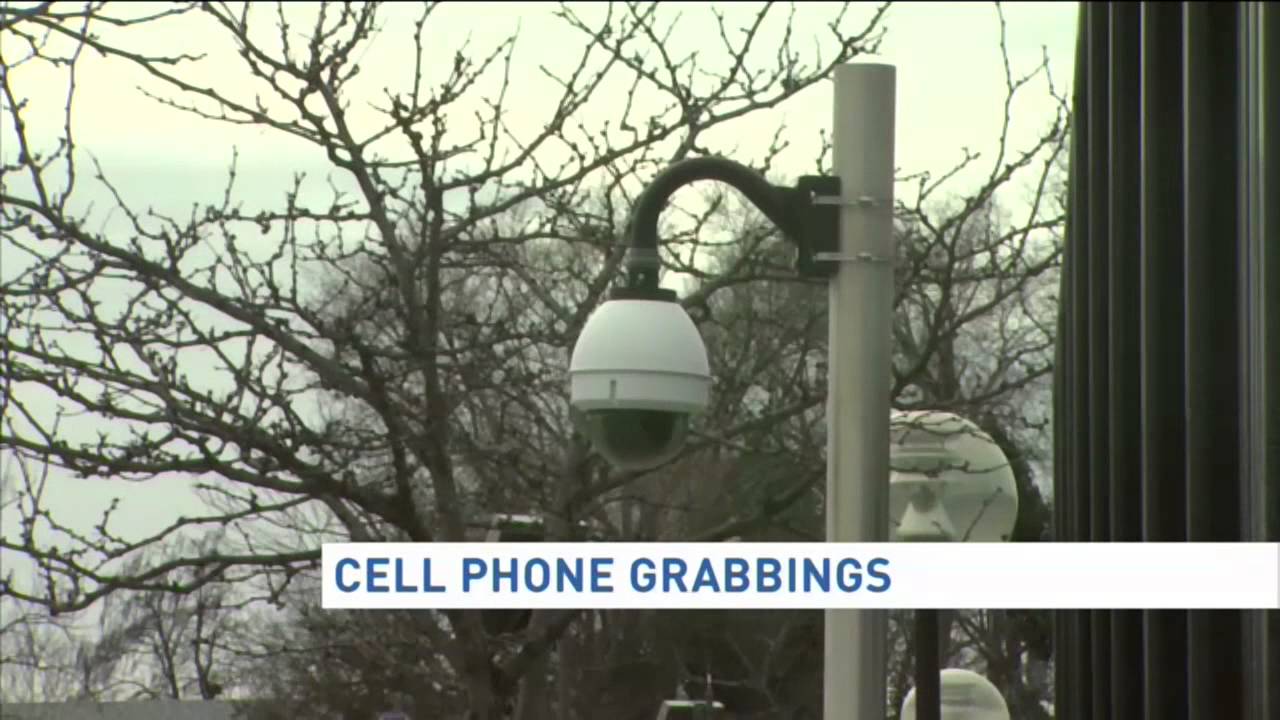 Police hunt for Metro cell phone thief - YouTube