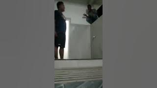 Dikagetin Keluar Dari Kamar Mandi 