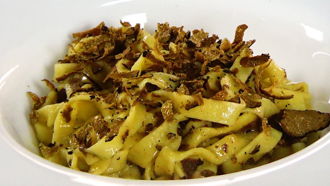 tagliatelle al tartufo nero uncinato: primo piatto veloce e super gustoso!  curiosità + ricetta