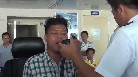 Rơi nước mắt khi hát bộ đàm với lính nhà giàn DK 1./.