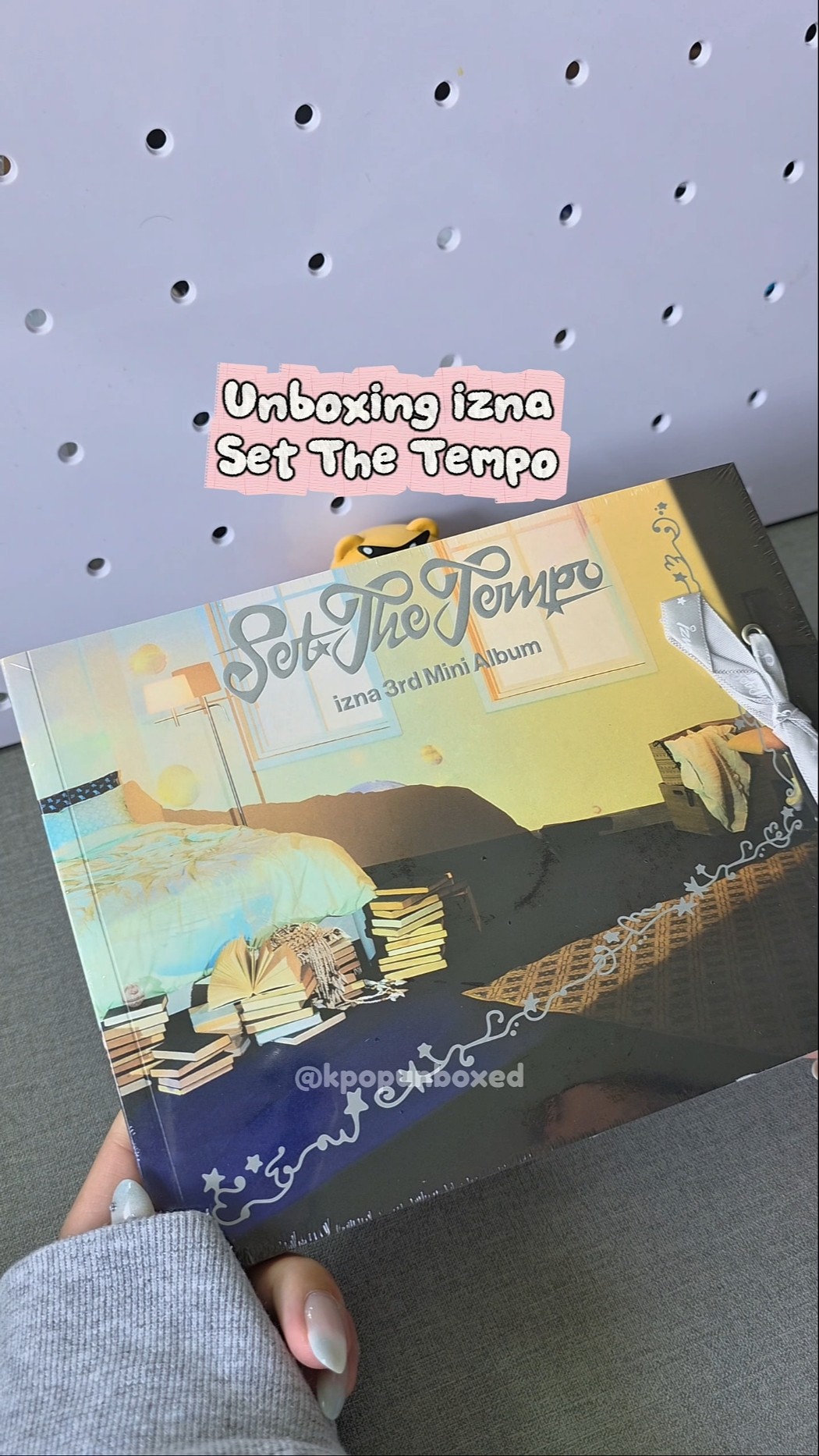izna SET THE TEMPO Album Photobook A Version Unboxing Tower