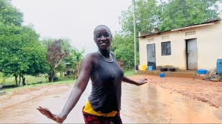 Dancing min tuke on rain