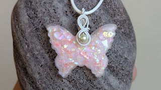Easy Beginner Top Drilled Bead Wire Wrapping Tutorial Using One Round Wire
Join this channel to get access to perks:
https://www.youtube.com/channel/UCrQUrFVf1m5B6VMWNLUwnFA/join
Materials:
1 piece of round 20 gauge dead soft wire, I am using Artistic Wire in Egg White, 10 inches long
Top drilled bead, mine is resin in the shape of a butterfly, about 35mm wide
Optional: little bead
Tools I am using:
Pliers and Cutters from the Swanstrom tool set : https://tinyurl.com/mpbjxpu6
Other tools I recommend:
Lindstrom Rx 7590 Pliers
Pliers(Xuron Tweezer Nose): https://amzn.to/2Vghbyw
Wire Cutters(Xuron Micro-Shear): https://amzn.to/2UcRWg4
Round Nose Pliers(Beadalon Ergo): https://amzn.to/2U6ee3d
My bail making pliers: https://amzn.to/3z2W1rW
(the above are all affiliate Amazon links)
All about wire: https://youtu.be/rQHvjR-m2k8
All about tools: https://youtu.be/ep5nyZfebco
General FAQ video: https://www.youtube.com/watch?v=QrgImHlBDI8
All about buying stones: https://www.youtube.com/watch?v=QrgImHlBDI8
My Website(where I sell my jewelry): oxanacrafts.com
Instagram: https://www.instagram.com/oxana124
Patreon(where you can support me via donations): https://www.patreon.com/oxanacrafts
Facebook: https://www.facebook.com/OxanaCrafts Easy Beginner Top Drilled Bead Wire Wrapping Tutorial Using One Round Wire