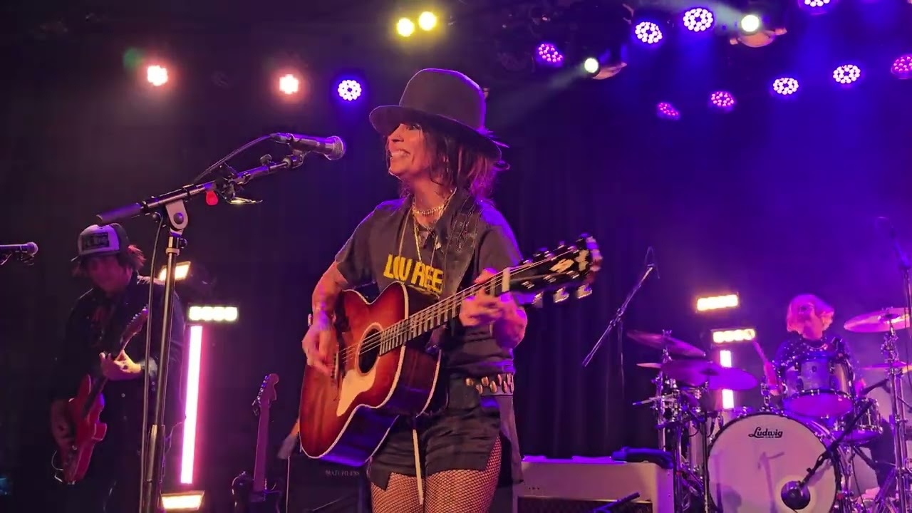 4 Non Blondes "What's Up?" [at The Roxy Theatre] LIVE