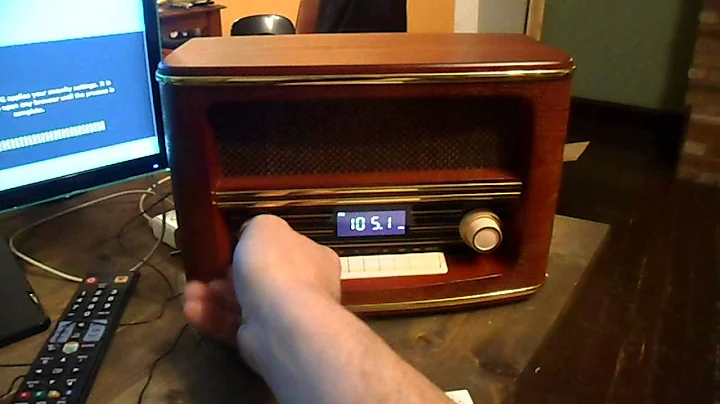 Wolverine "Retro" Bluetooth AM/FM Radio Speaker