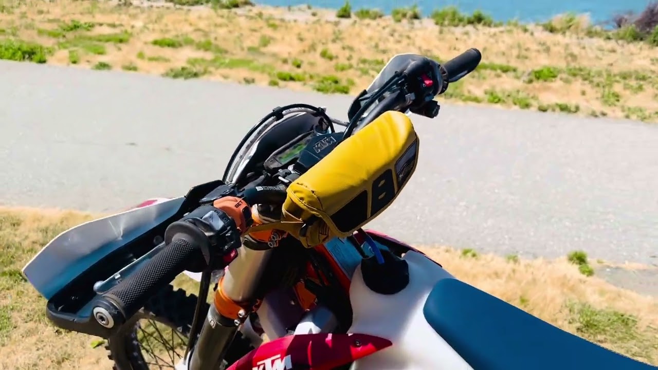 Mosko Gnat, Best Dirtbike Dual Sport Handlebar Bag? vs Giant Loop quick overview