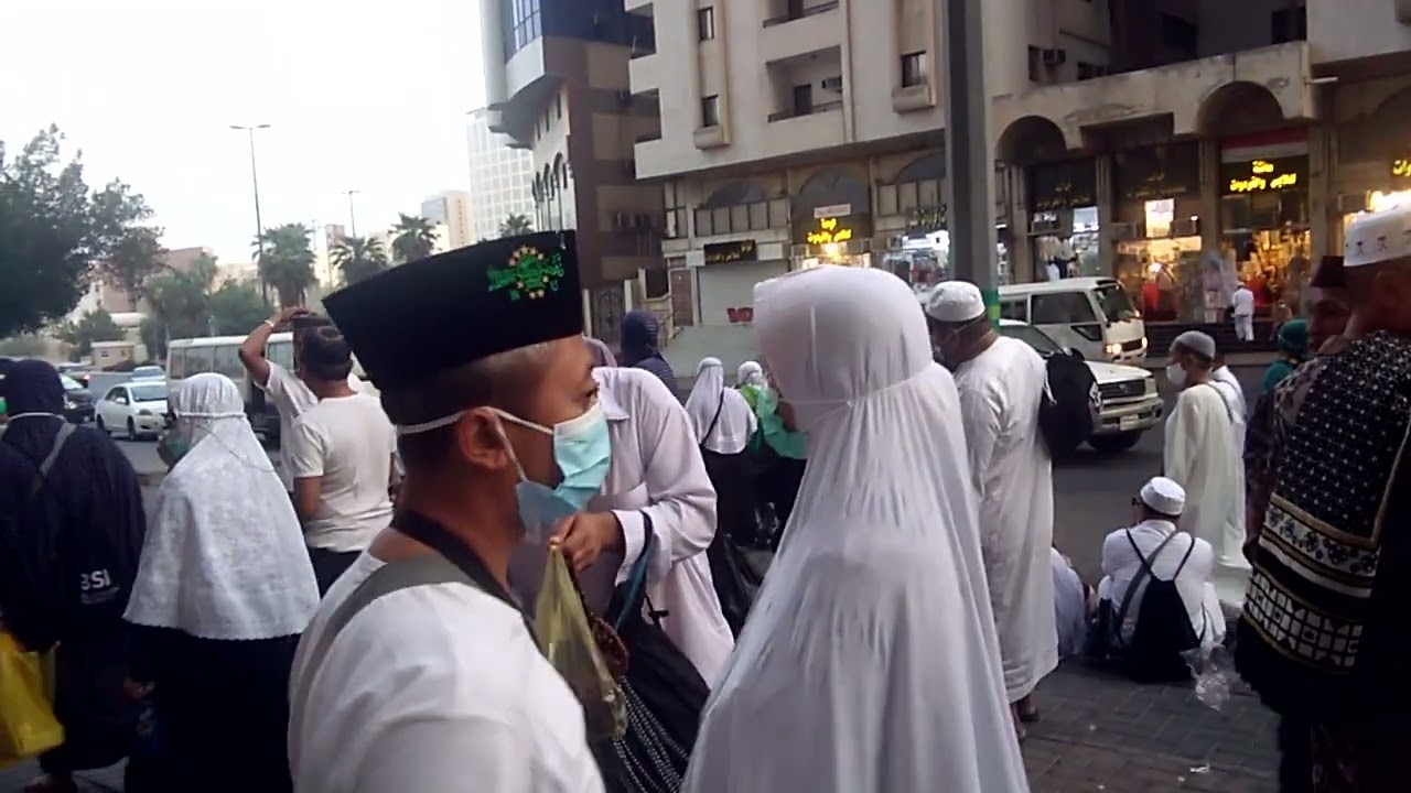 PASAR DADAKAN DI DEPAN HOTEL AL KESWAH MEKKAH