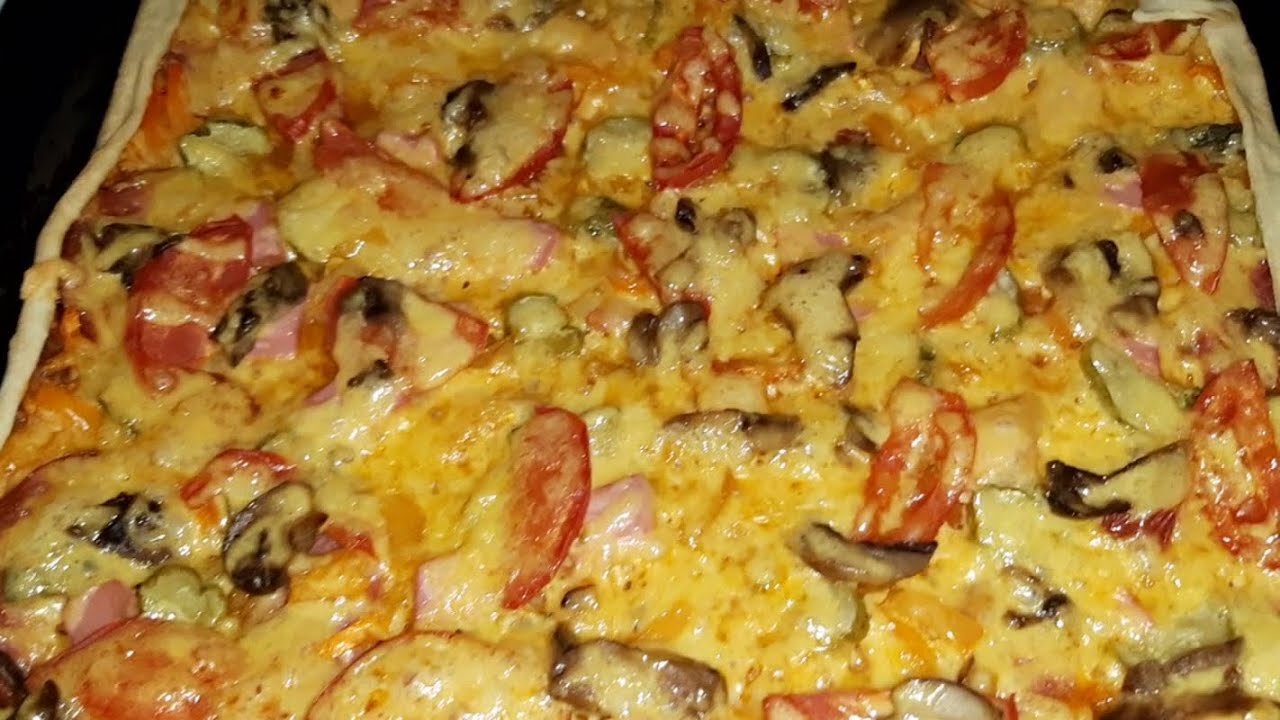 как приготовить пиццу в домашних условиях в духовке с колбасой и сыром видео фото 74