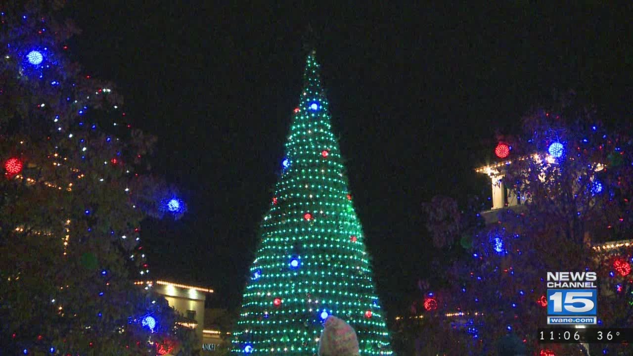 Thousands enjoy Christmas Tree Lighting at Jefferson Pointe YouTube