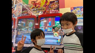 ポケモンメザスタで遊んだよ♪ リザードンがメガリザードンXに進化したよ♪ ゲームセンター♪ 8歳のトレーシーと6歳のスティーブ ★Play with an intellectual tool★