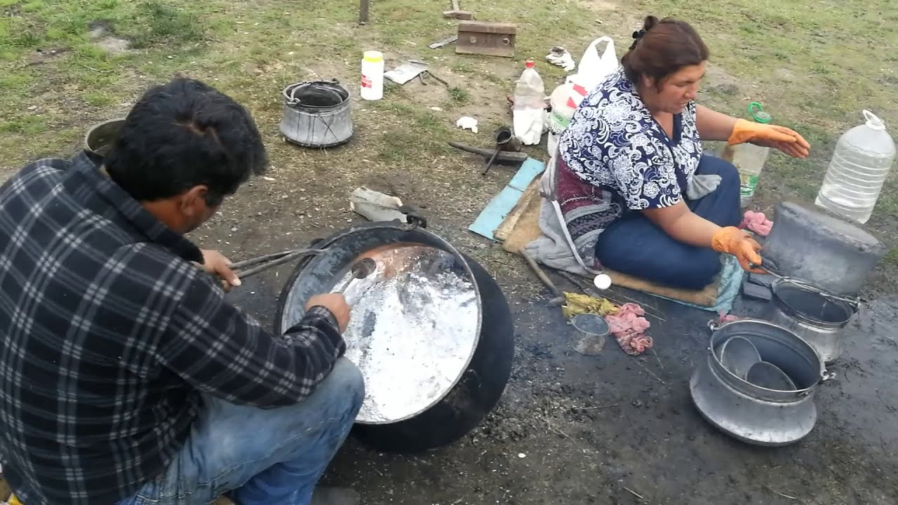 Цигани калайджии край Златица, Gypsy tinsmiths in Bulgaria