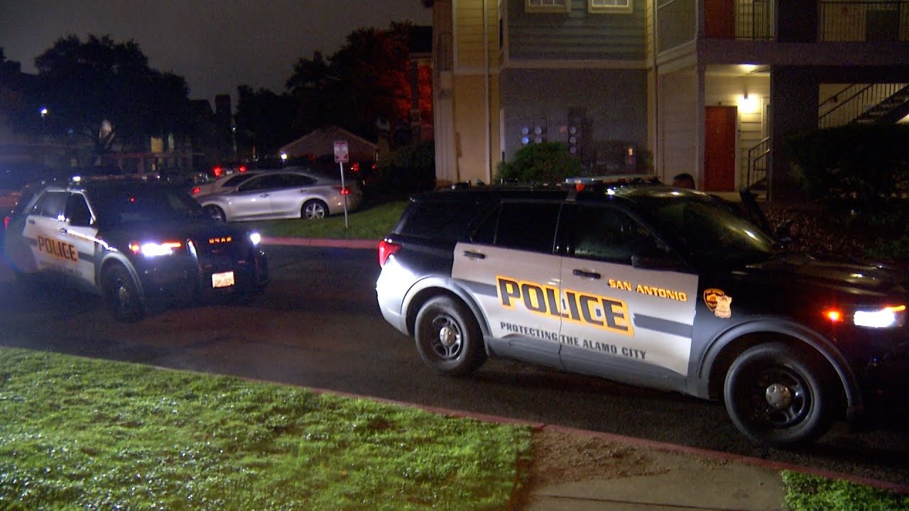 Shooting at far West Side apartment complex wounds 2 people; man in ...