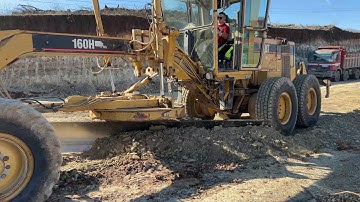 Working With Caterpillar 160H Grader - 4k