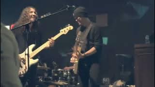 Download lagu Andra And The Backbone - Hitamku Live minq