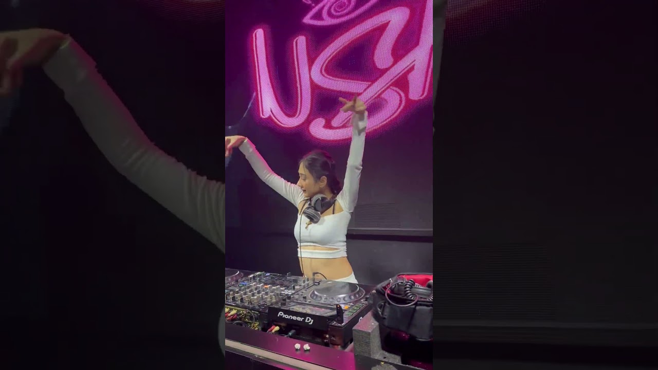 Dj Usa menarik perhatian crowd club di Batam 