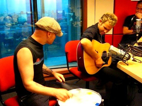 Lifehouse dropped by Power98FM's Power Cruisin' with Sebastian show on 1 October 2008 and performed 'live' "Broken"!