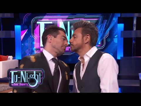 BESAME EUGENIO DERBEZ Y OMAR CHAPARRO - Se Aman | Tu-Night con Omar Chaparro