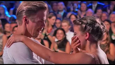 Bindi Irwin Breaks Down During Emotional Tribute T...