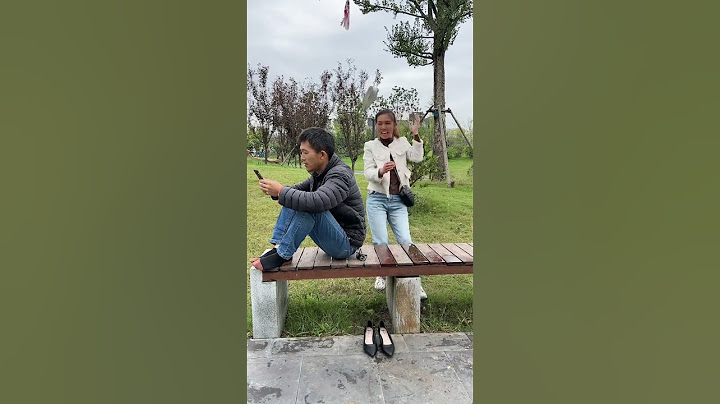 这就是公共场合乱拖鞋的下场