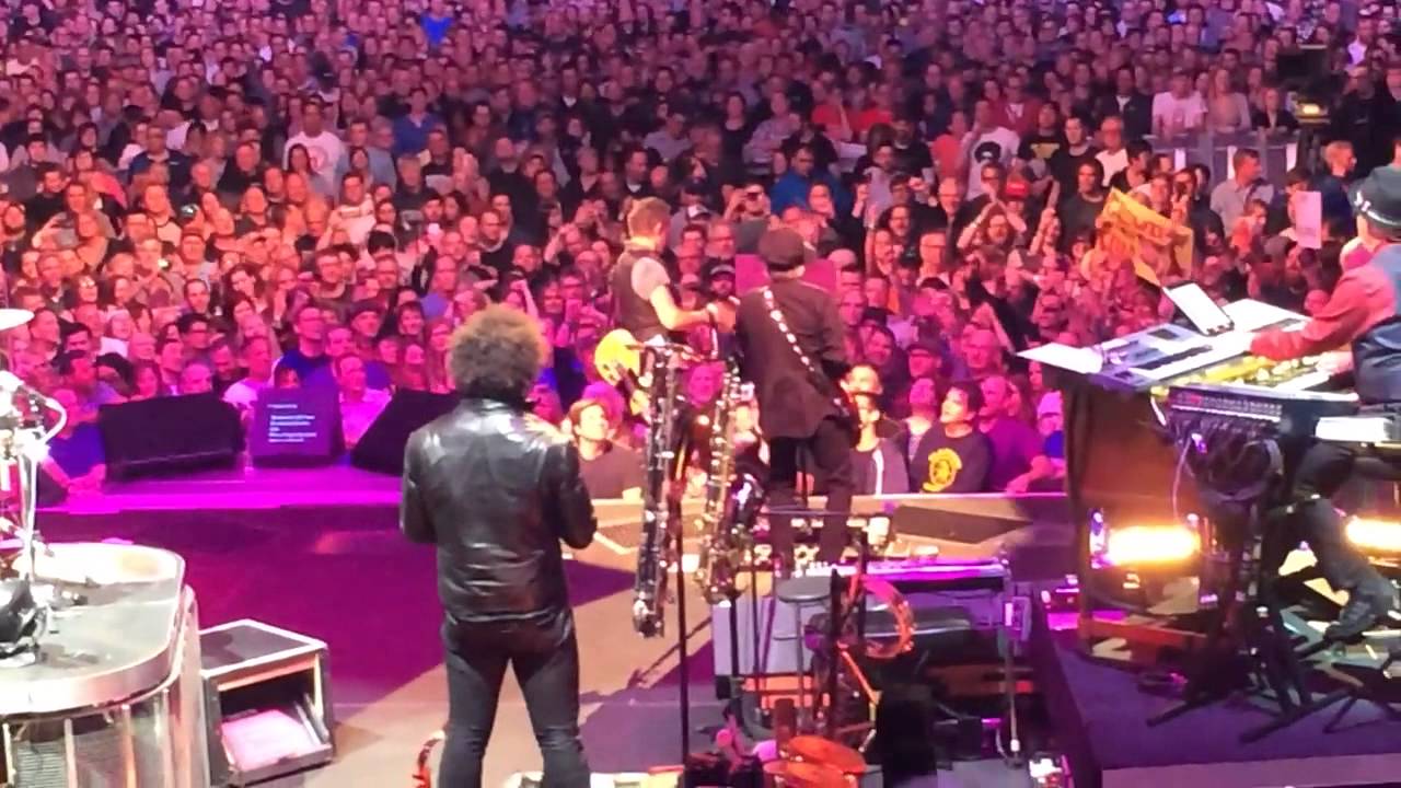 Bruce Springsteen Concert April 14th, 2016 (Out In The Street) YouTube
