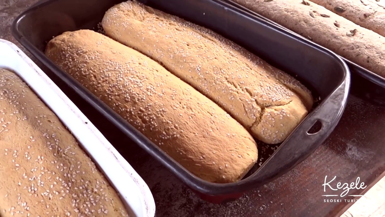 Domaći kruh iz krušne peći Seoski turizam Kezele