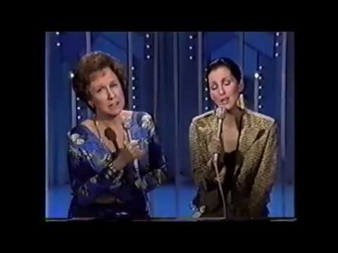 Video: ¿Puede cantar Jean Stapleton?