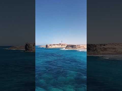 شاطئ البحر في براني فاضي وجميل