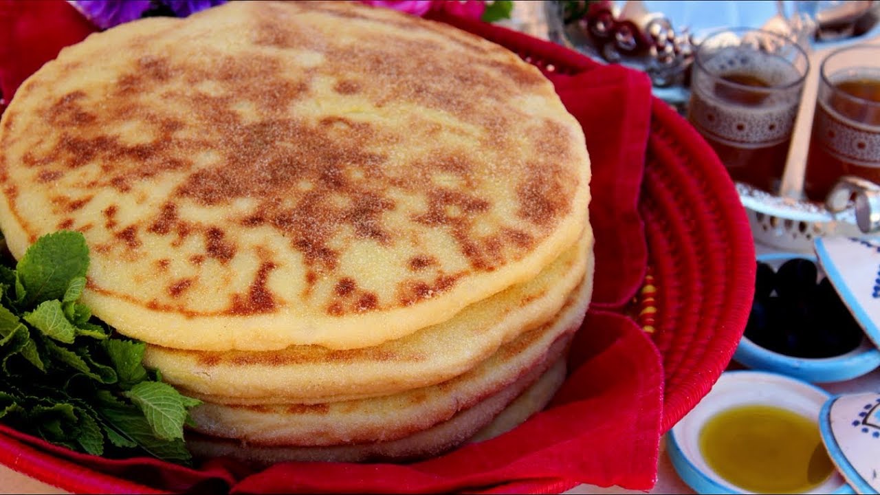 أسرار المطلوع أو خبز الطاجين الناجح مئة بالمئة للمبتدئات إسفنجي وكله مثقب من الداخل