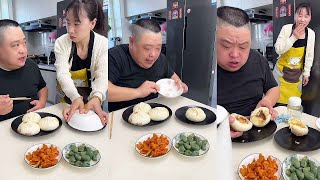 The stupid husband ate alone again. He ate all his steamed buns while he was away and cried when he