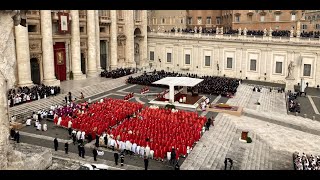 Le dernier hommage de François à Benoît XVI devant 50.000 fidèles au Vatican
