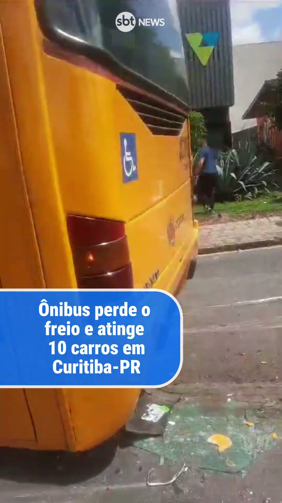 Ônibus perde o freio e provoca engavetamento em Curitiba
