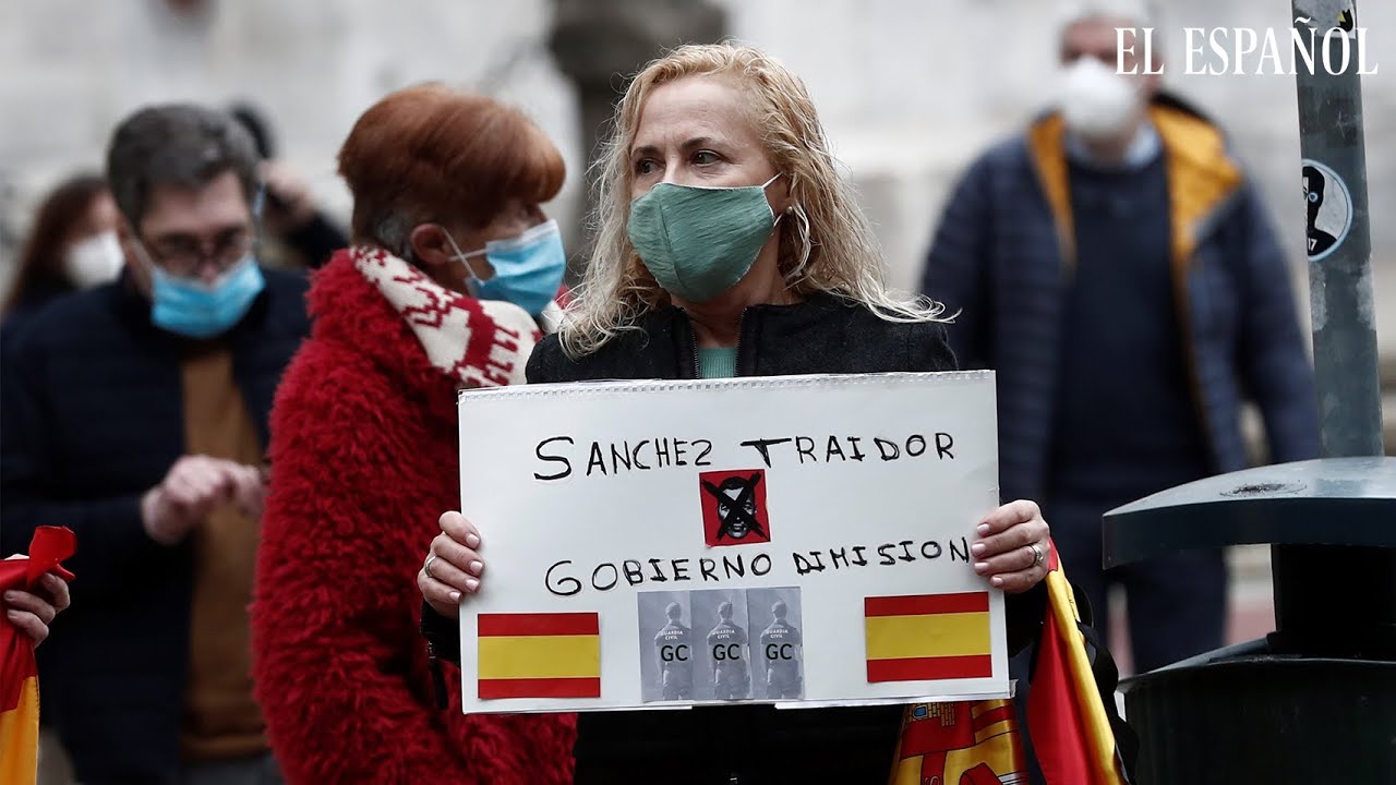 Sánchez es recibido con abucheos a su llegada a Pamplona
